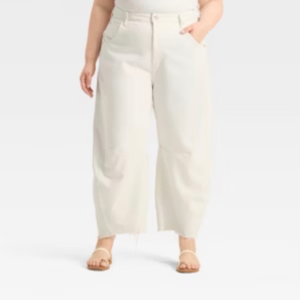 NWT High-Rise Curved Leg White Jeans